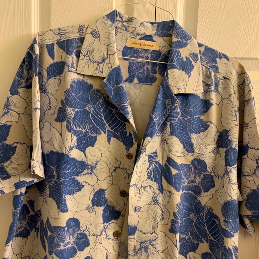 Men’s lot of 8 large surf shirts. All Large